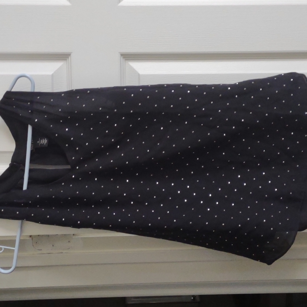 Black sleeveless shirt White House Black Market Medium